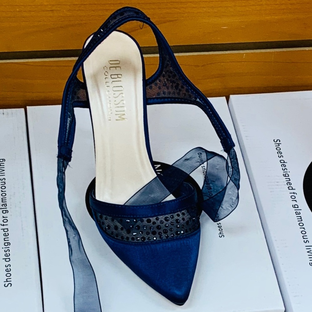 Heels - Picture 3 of 3